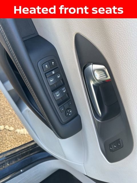 Used 2024 Chrysler Pacifica Select image 9