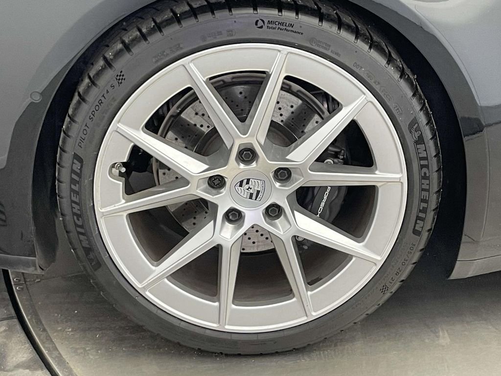 Certified 2025 Porsche 911 Carrera image 13