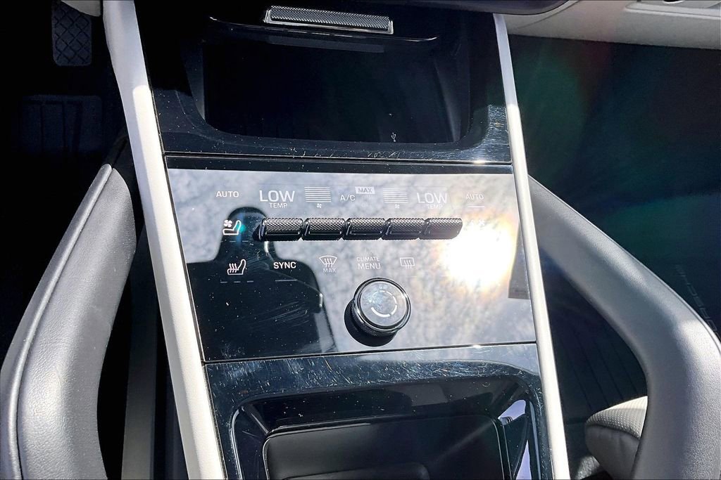 Used 2024 Porsche Cayenne Coupe image 28