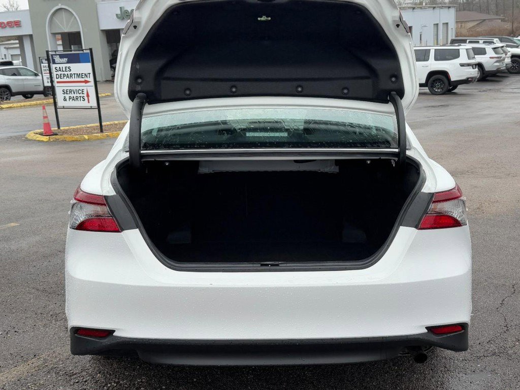 Used 2024 Toyota Camry LE FWD image 11