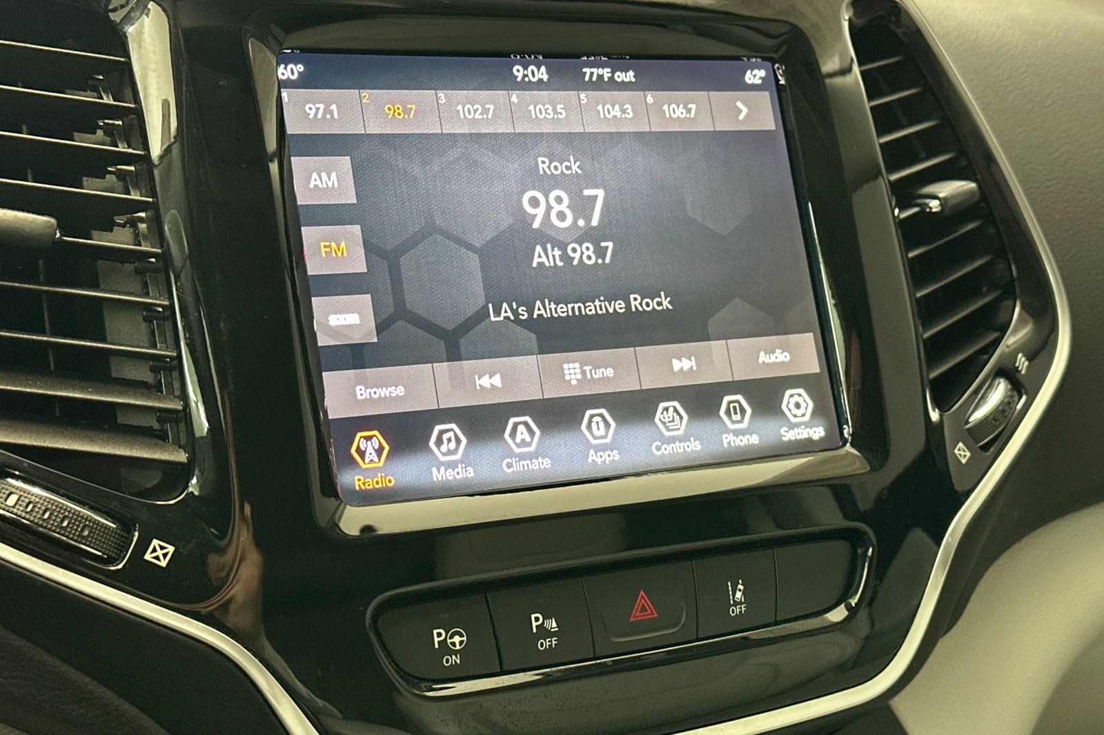 Used 2019 Jeep Cherokee Limited w/ Technology Group image 22