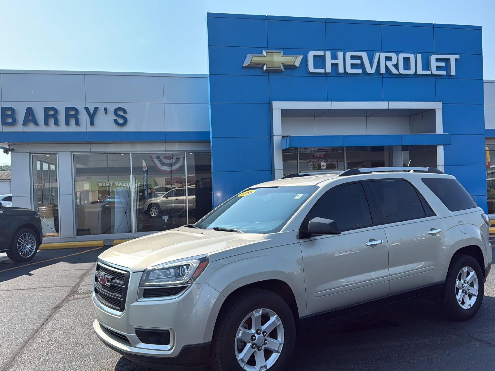 Used 2016 GMC Acadia SLE AWD/4WD image 1
