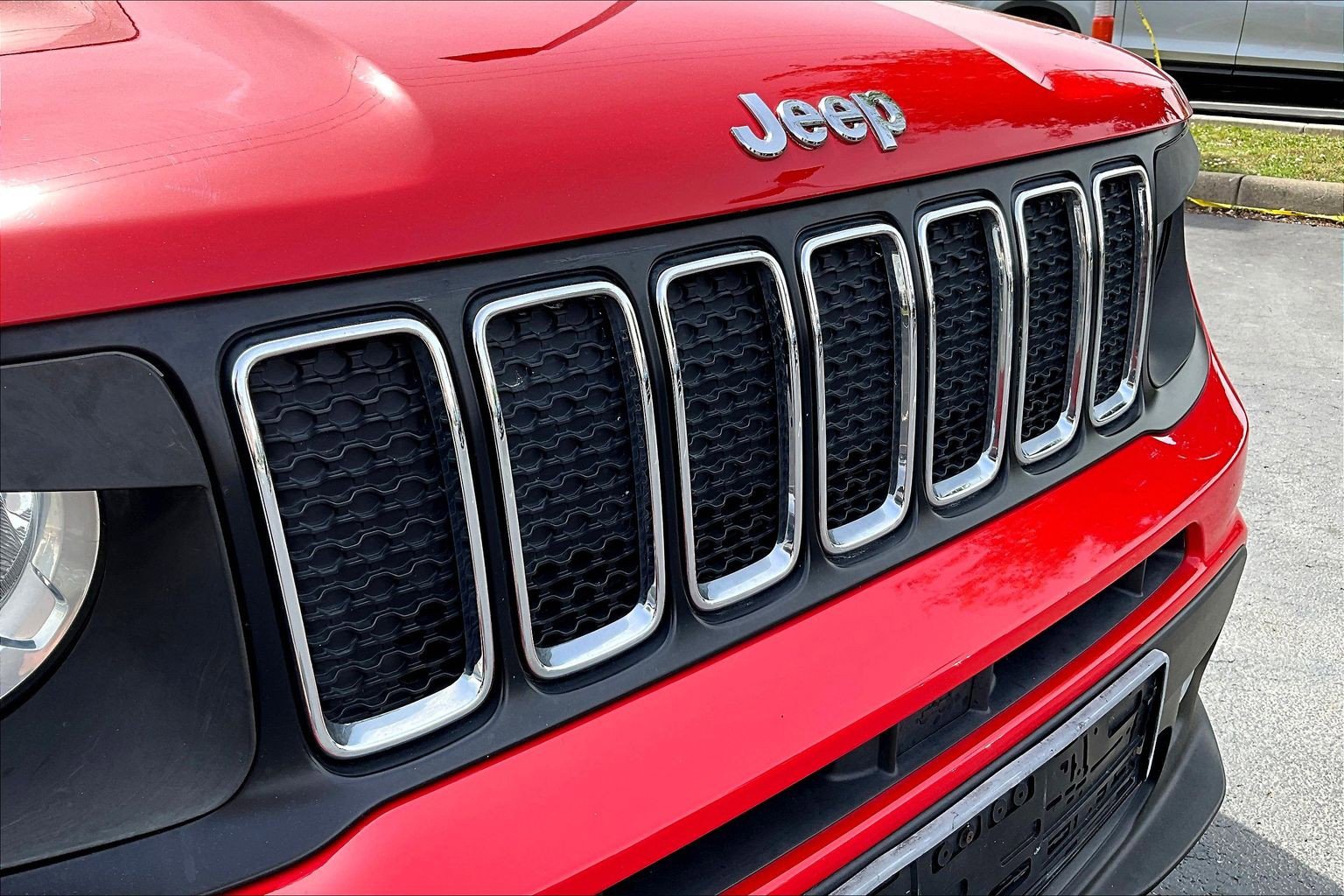 Used 2019 Jeep Renegade Latitude w/ Cold Weather Group AWD/4WD image 33