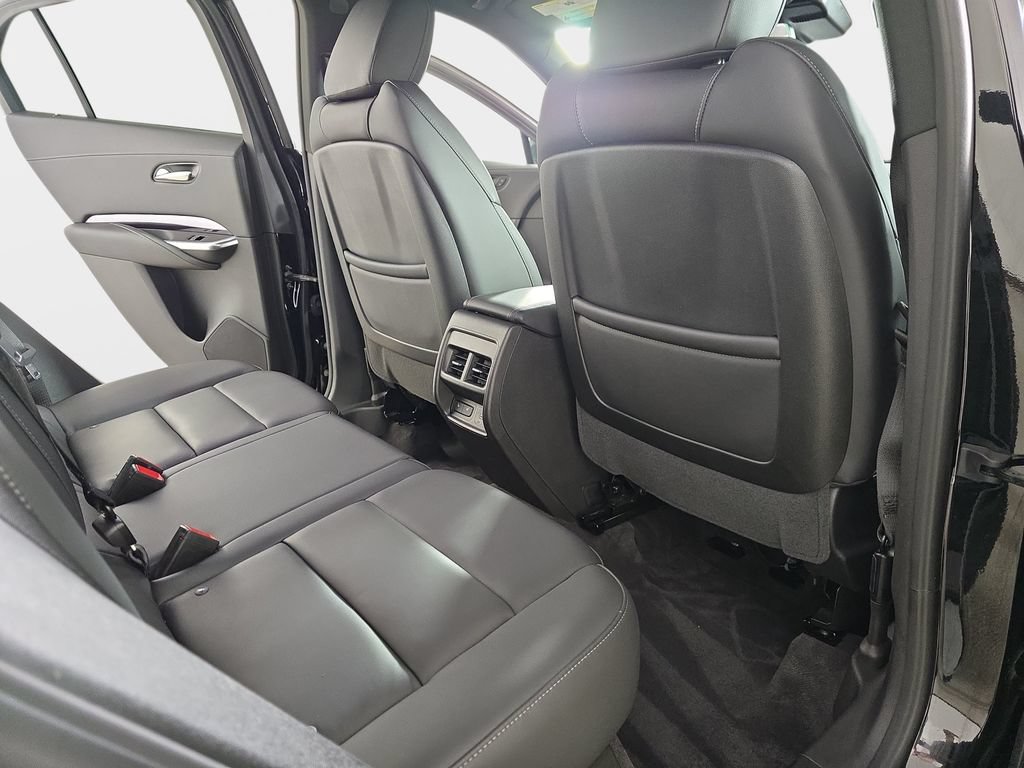 Used 2022 Cadillac XT4 Luxury w/ Cold Weather Package AWD/4WD image 12