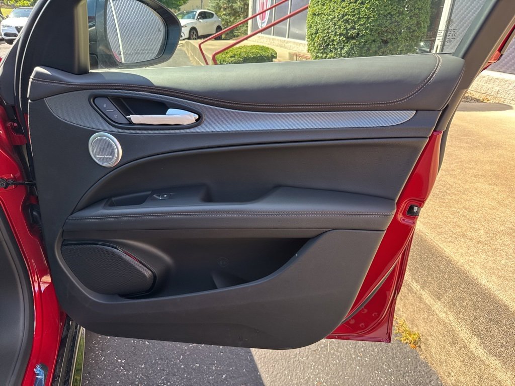 New 2025 Alfa Romeo Stelvio Sprint image 18
