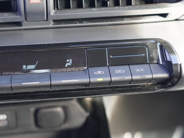 Used 2024 Toyota Prius LE image 27