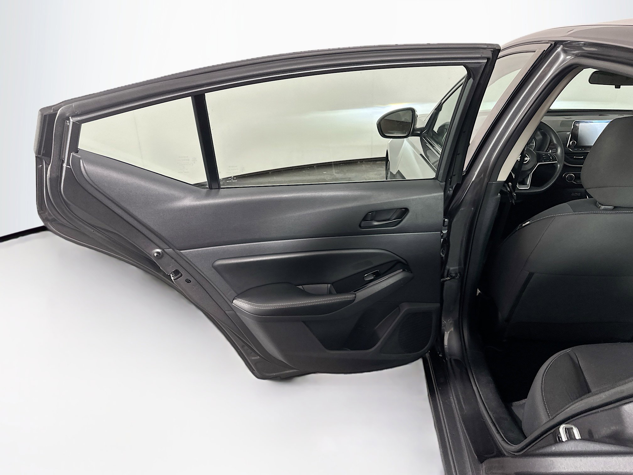 Used 2023 Nissan Altima 2.5 SV FWD image 24