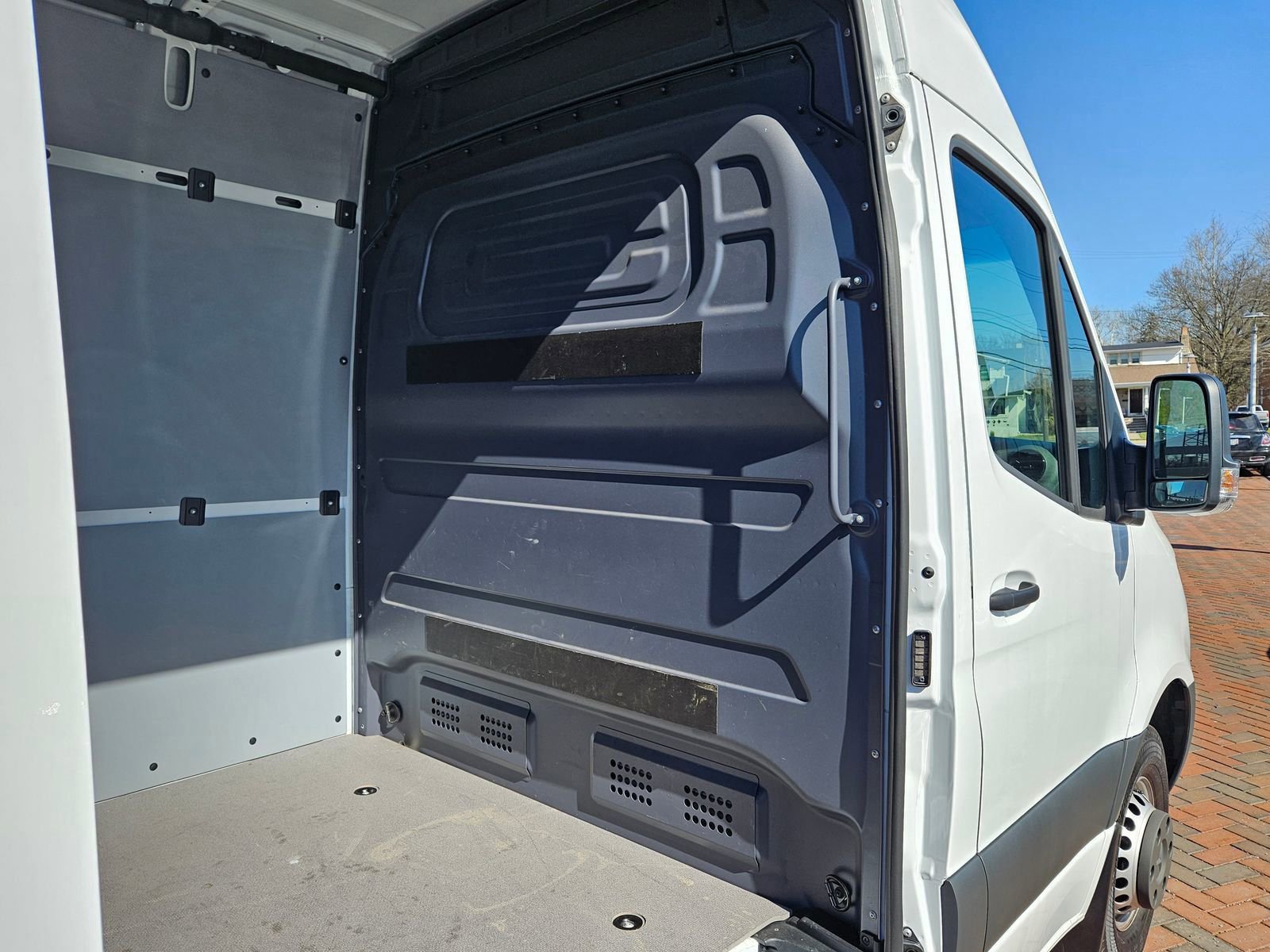 Used 2024 Mercedes-Benz Sprinter 3500 image 27