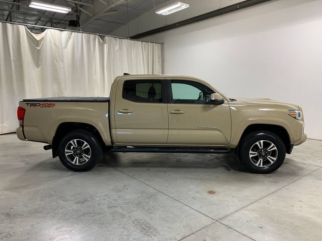 Used 2016 Toyota Tacoma TRD Sport w/ Premium & Technology Package AWD/4WD image 12