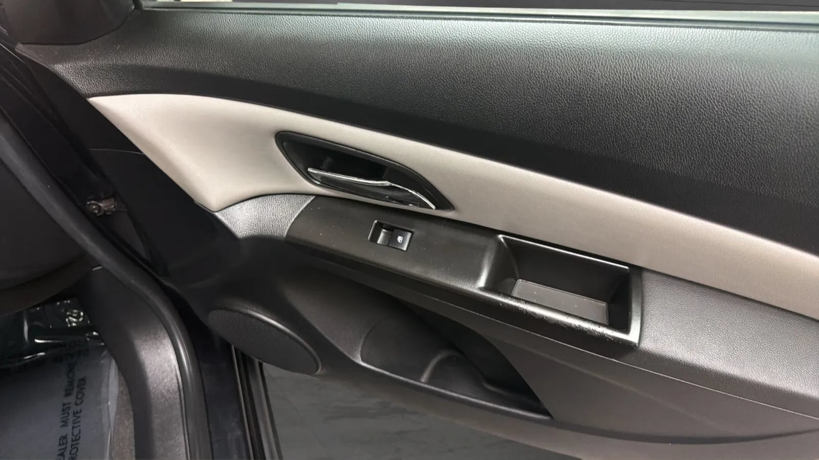 Used 2013 Chevrolet Cruze LS FWD image 17