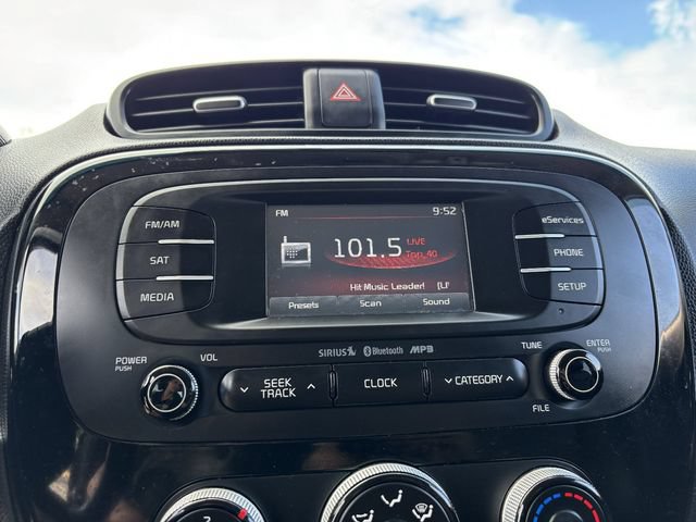 Used 2015 Kia Soul ! FWD image 22