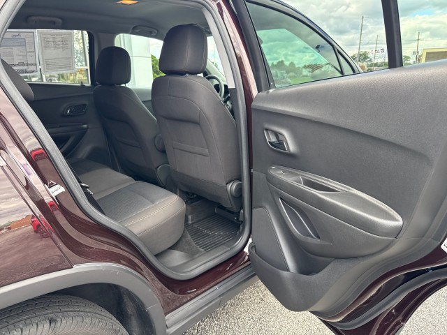 Used 2022 Chevrolet Trax LS w/ Tint and Cruise Package AWD/4WD image 26