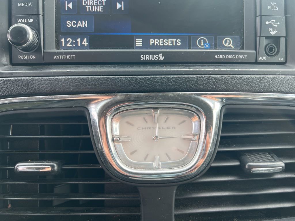 Used 2014 Chrysler Town & Country Touring w/ Trailer Tow Group image 18