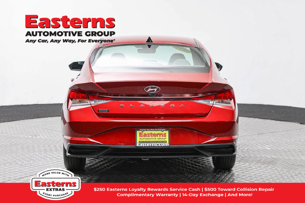 Used 2023 Hyundai Elantra SE w/ Cargo Package FWD image 7