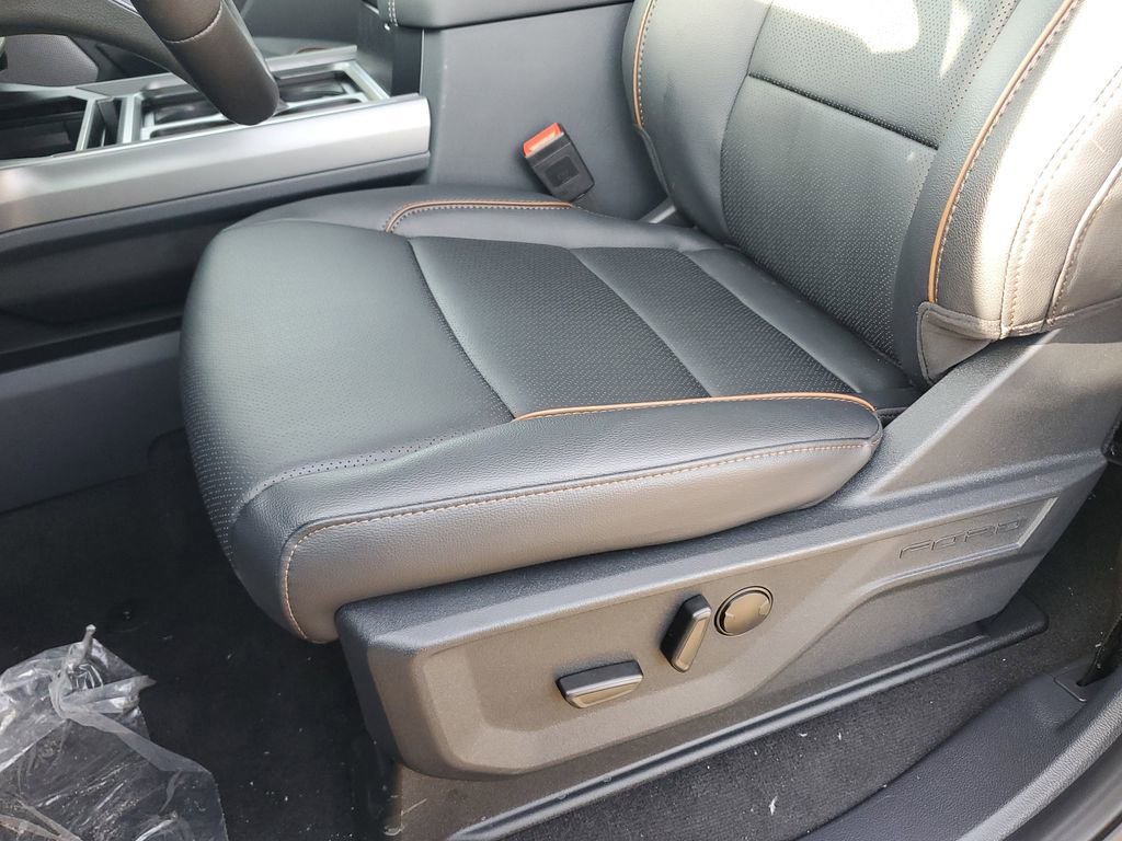 New 2026 Ford F250 Lariat w/ Black Appearance Package image 15