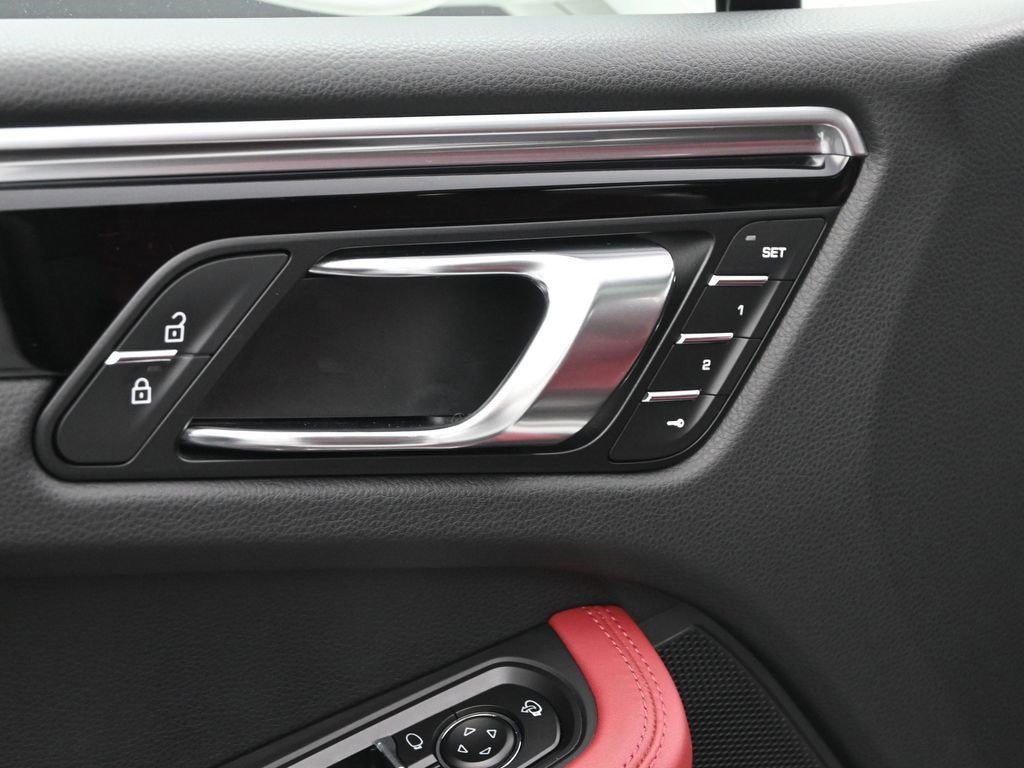 Used 2023 Porsche Macan S image 19