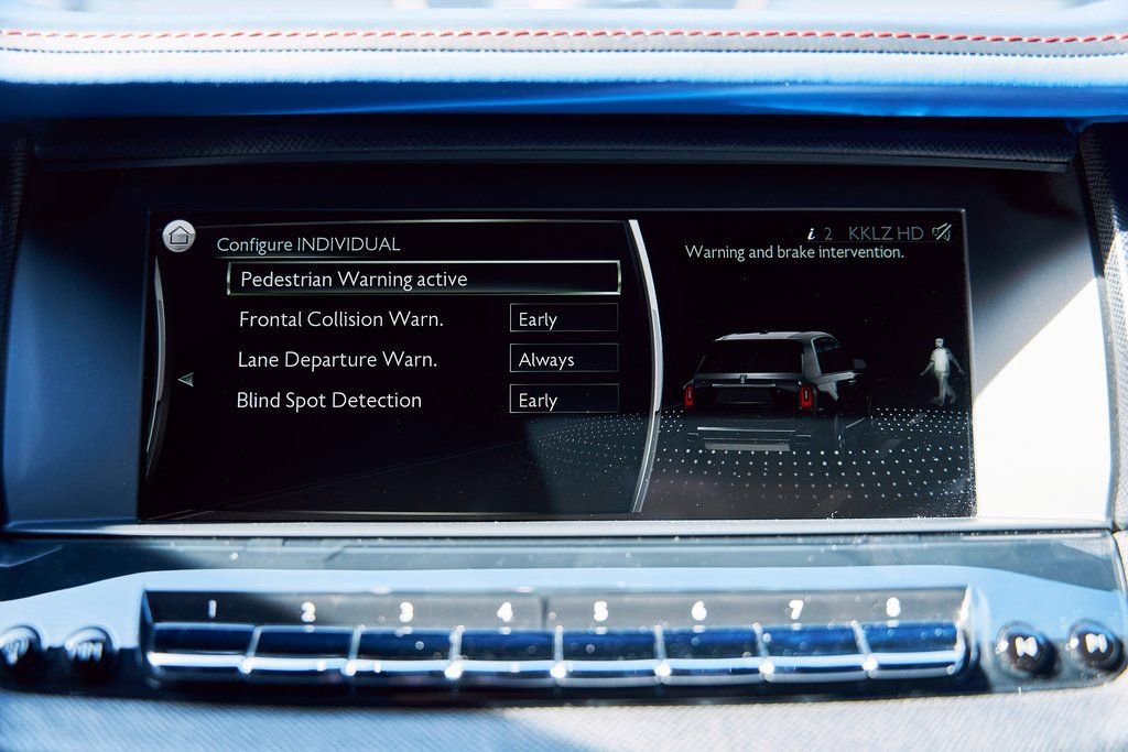 Used 2021 Rolls-Royce Cullinan Black Badge image 88