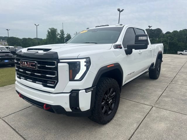 Used 2025 GMC Sierra 2500 AT4 w/ AT4 Premium Plus Package AWD/4WD image 3