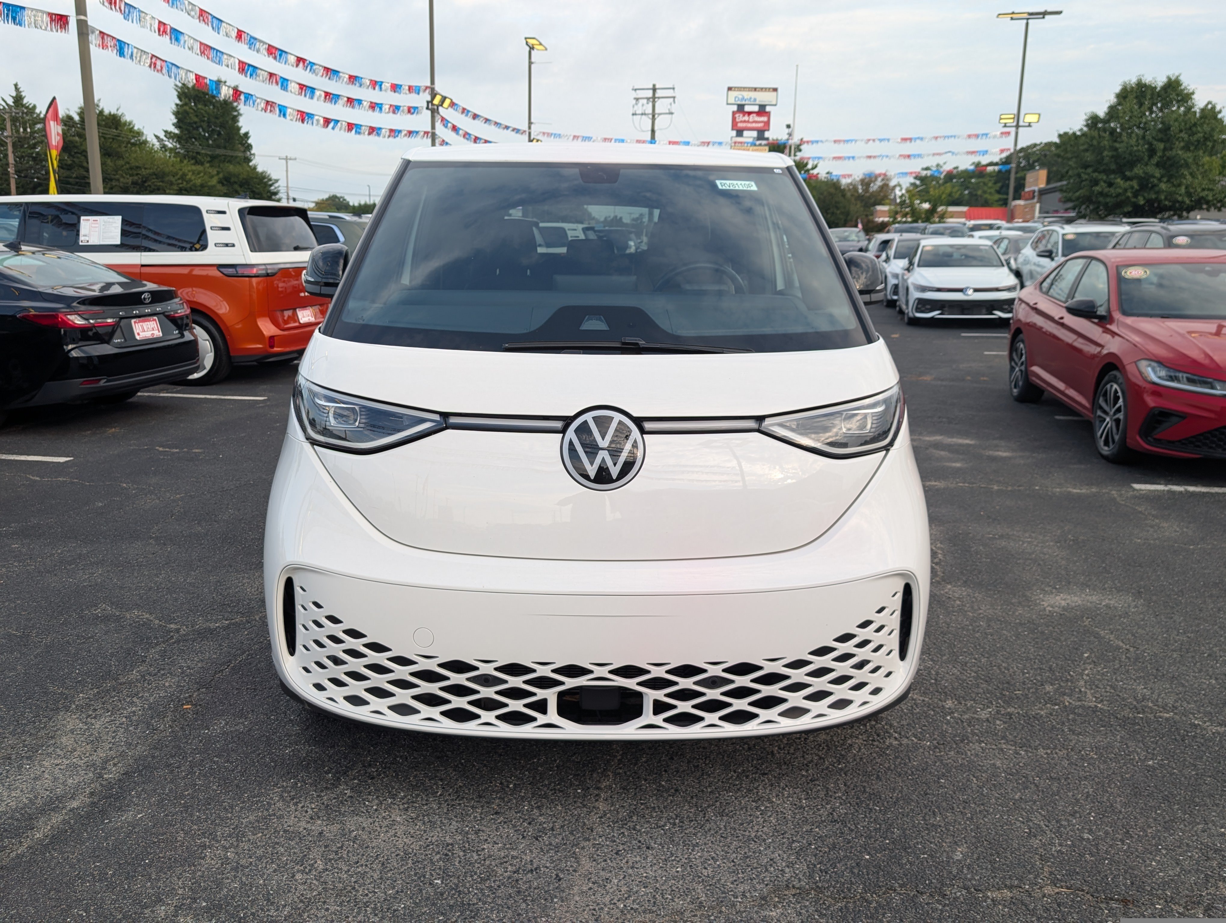 Used 2025 Volkswagen ID. Buzz Pro S Plus RWD image 8