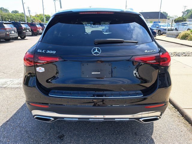 Used 2023 Mercedes-Benz GLC 300 4MATIC image 5