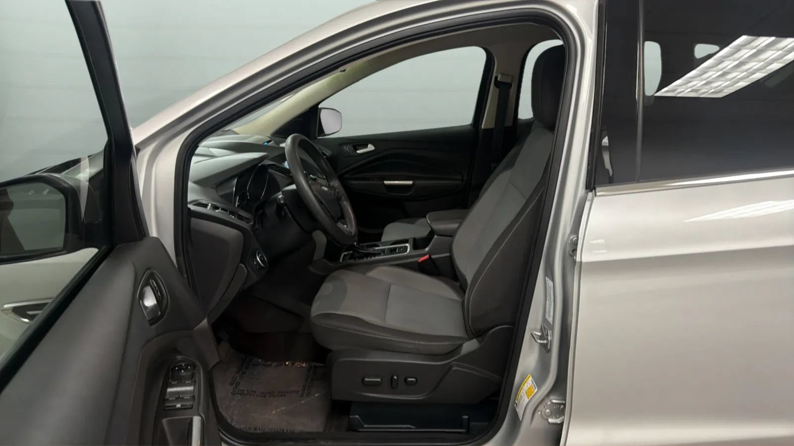 Used 2018 Ford Escape SE w/ Ford Safe & Smart Package AWD/4WD image 20