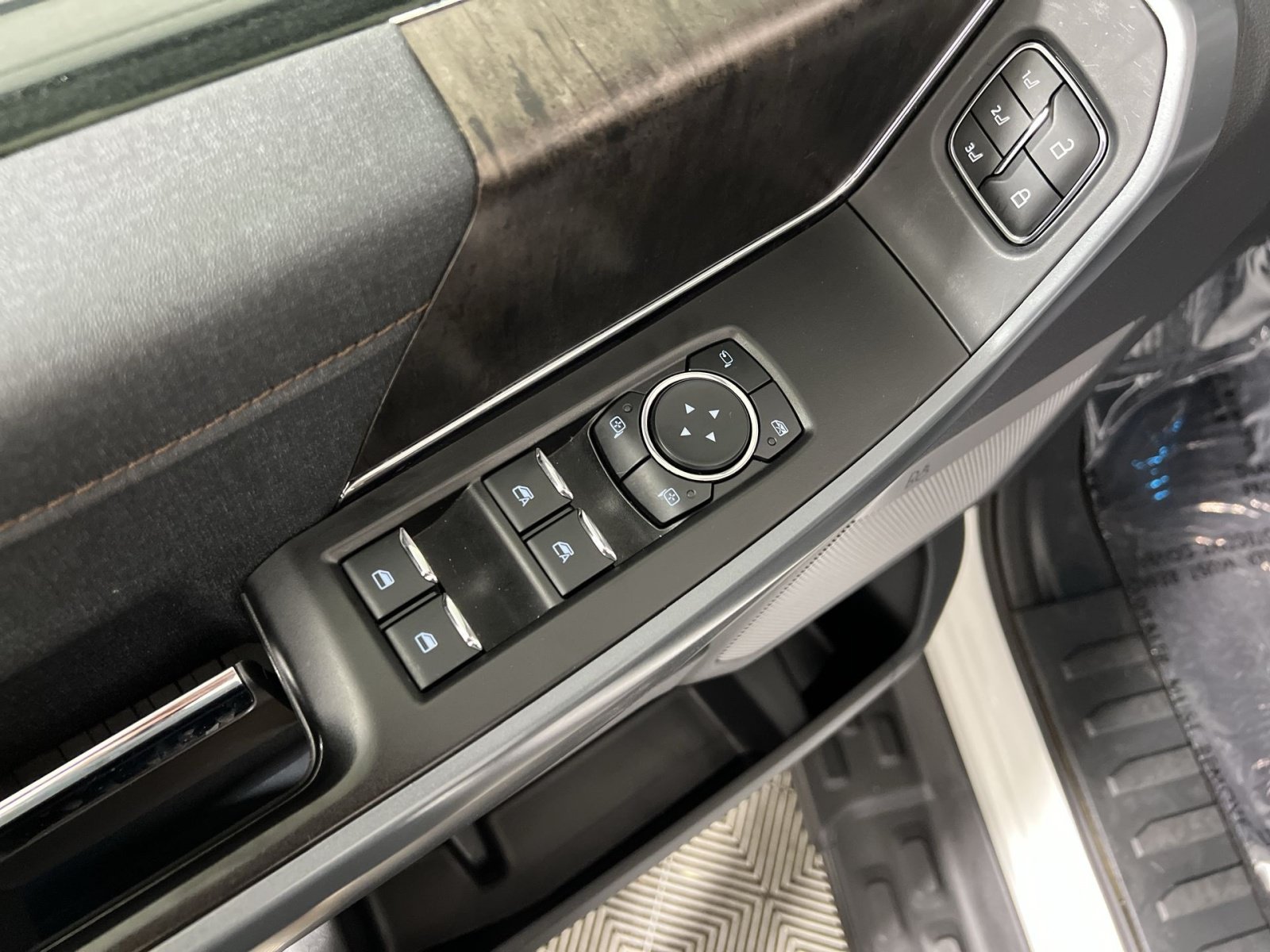 Used 2023 Ford F150 Lightning Lariat AWD/4WD image 15