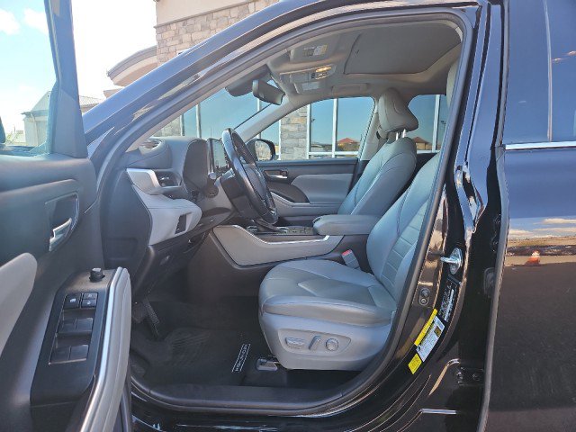 Used 2021 Toyota Highlander XLE image 11