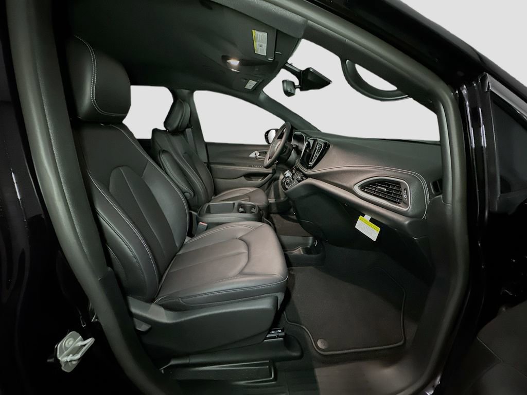 New 2026 Chrysler Pacifica Select AWD/4WD image 33