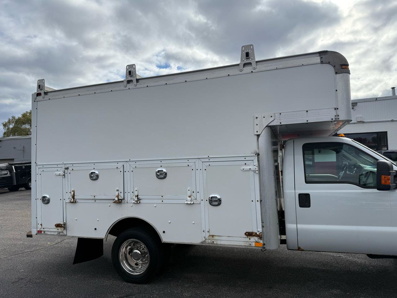 Used 2009 Ford F550 2WD Regular Cab Super Duty image 10