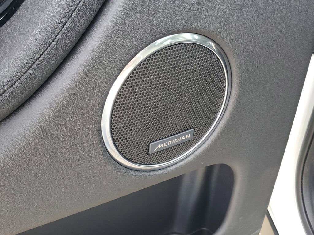 Used 2025 Land Rover Discovery Sport S image 15