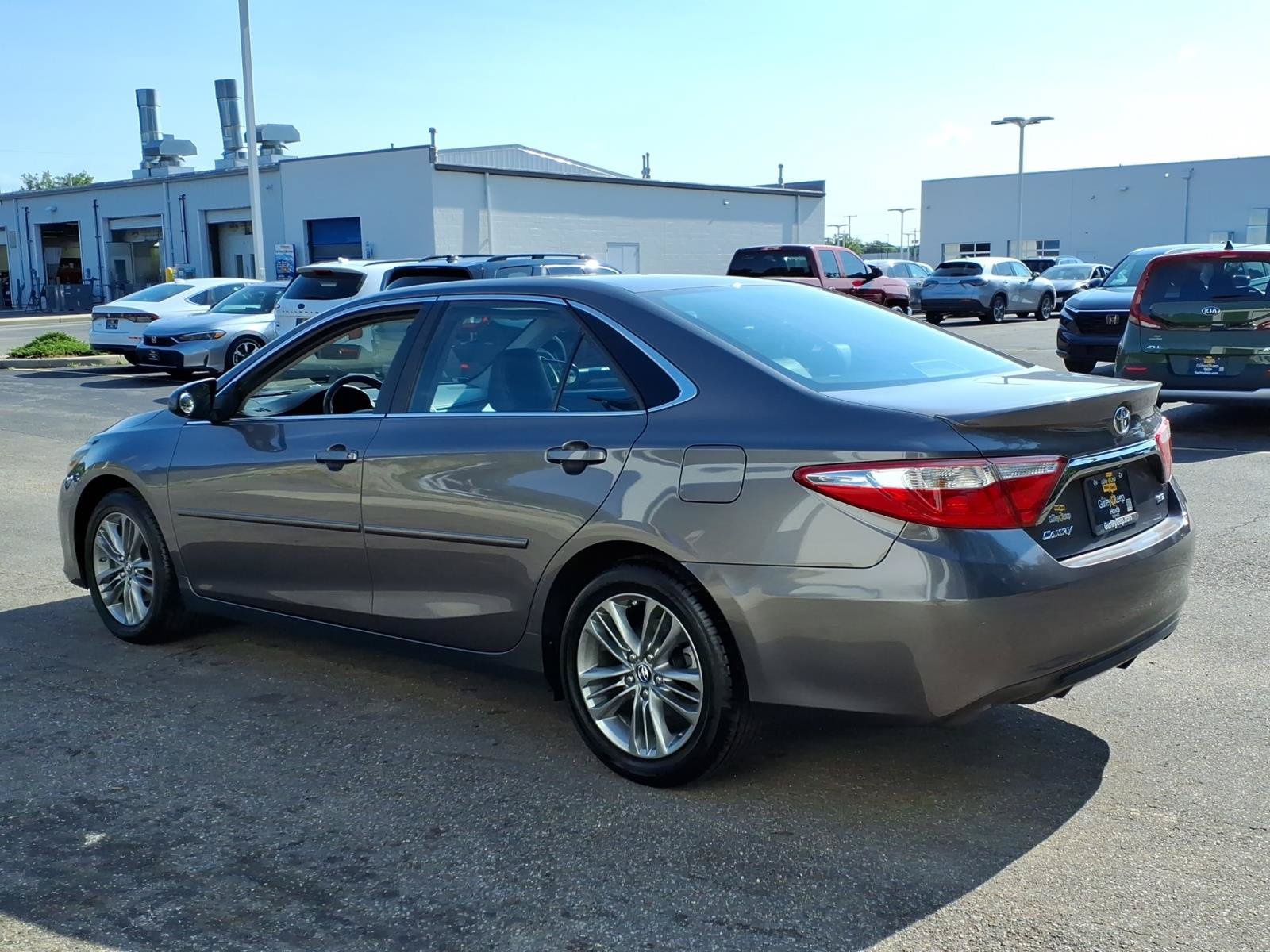 Used 2016 Toyota Camry SE FWD image 8