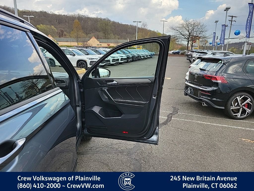 Used 2023 Volkswagen Tiguan SE R-Line FWD image 42