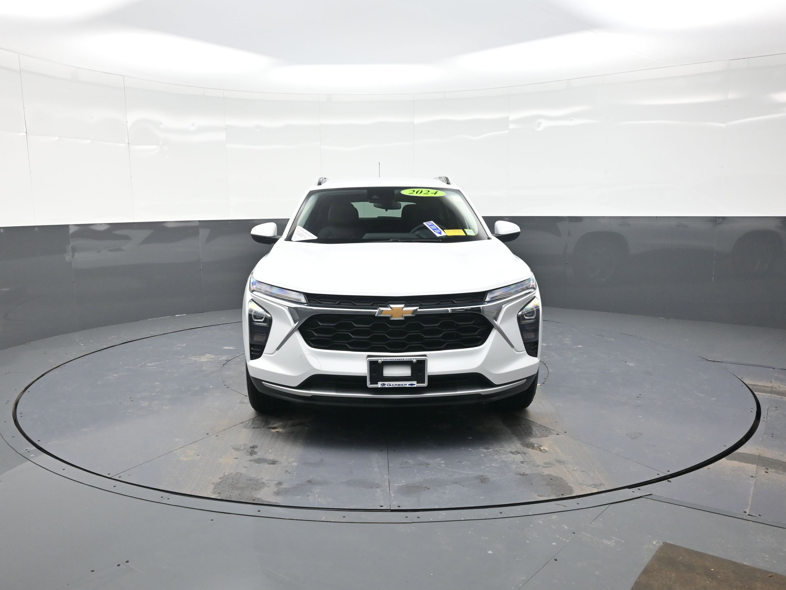 Used 2024 Chevrolet Trax LT w/ Driver Confidence Package image 8