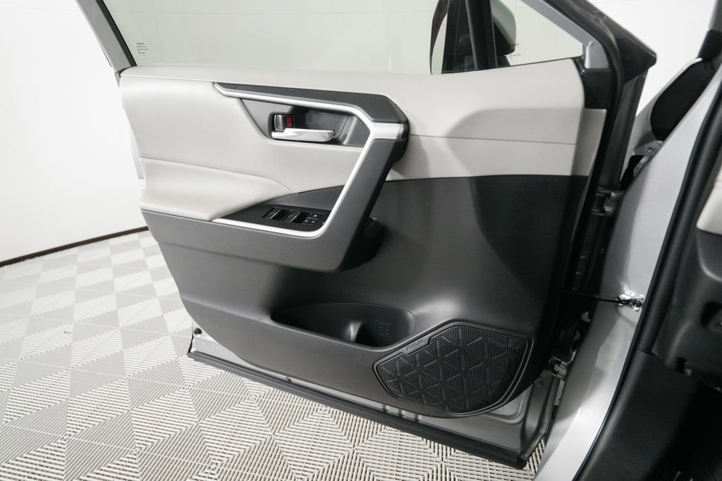 Used 2023 Toyota RAV4 XLE Premium image 12
