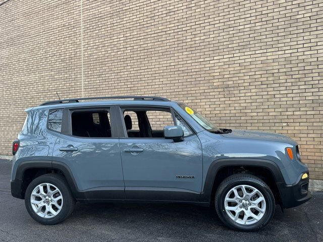 Used 2017 Jeep Renegade Latitude w/ Cold Weather Group image 5