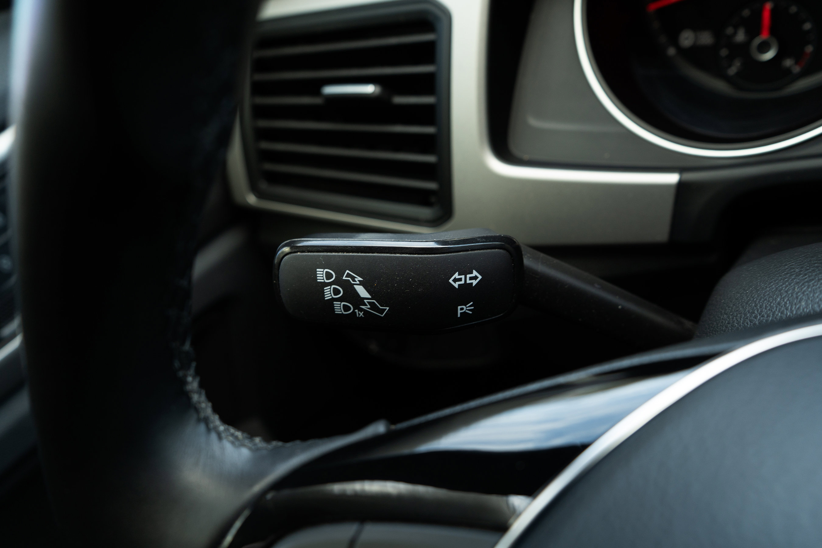 Used 2020 Volkswagen Atlas SE image 23