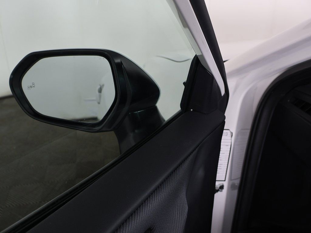 Used 2025 Toyota Camry SE image 32