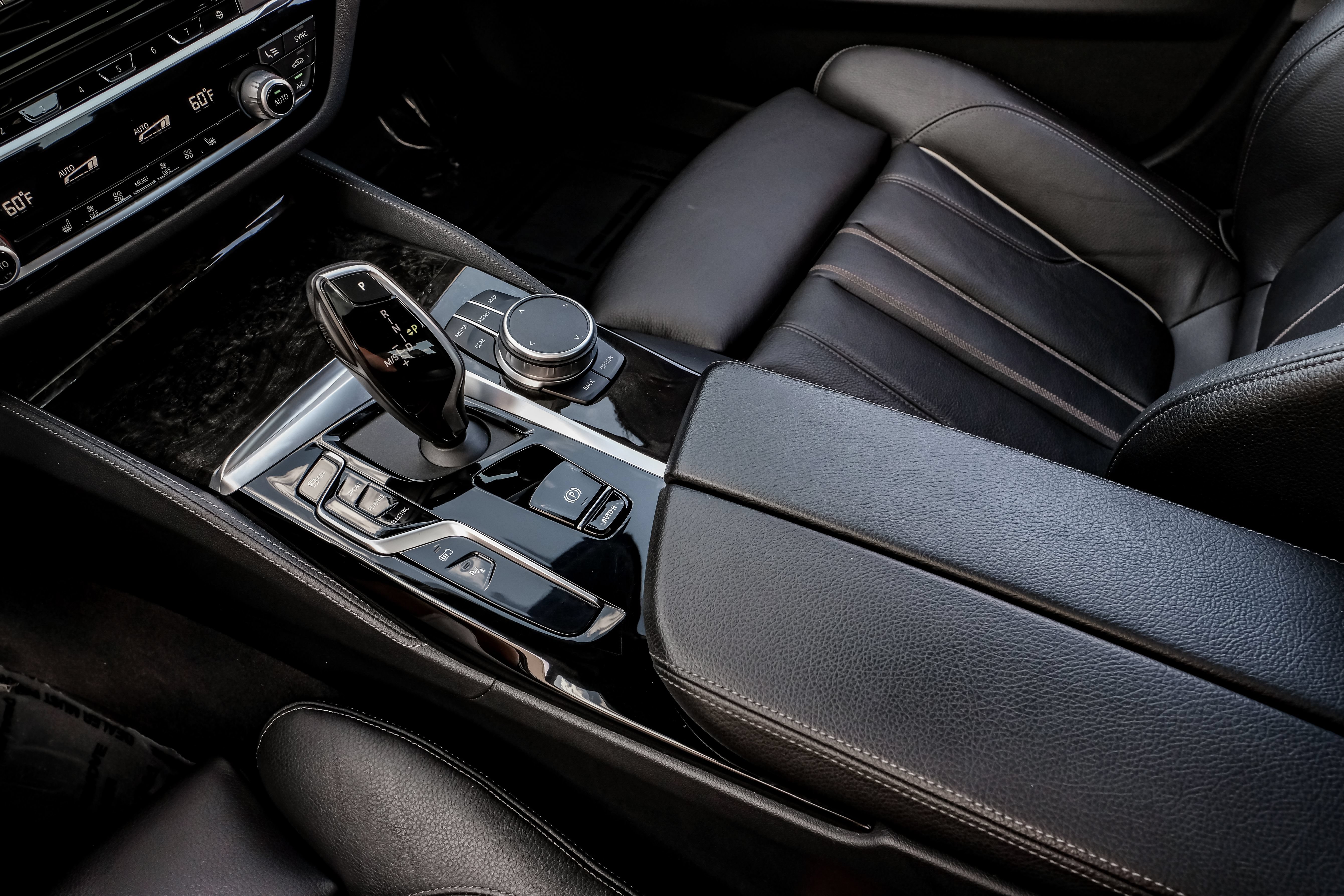 Used 2022 BMW 530e w/ M Sport Package RWD image 24