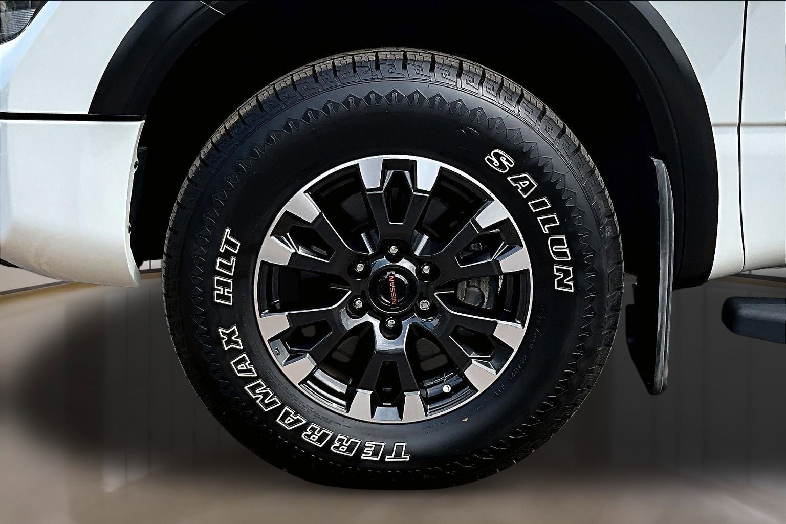 Used 2021 Nissan Titan PRO-4X w/ Pro-4x Convenience Package AWD/4WD image 35