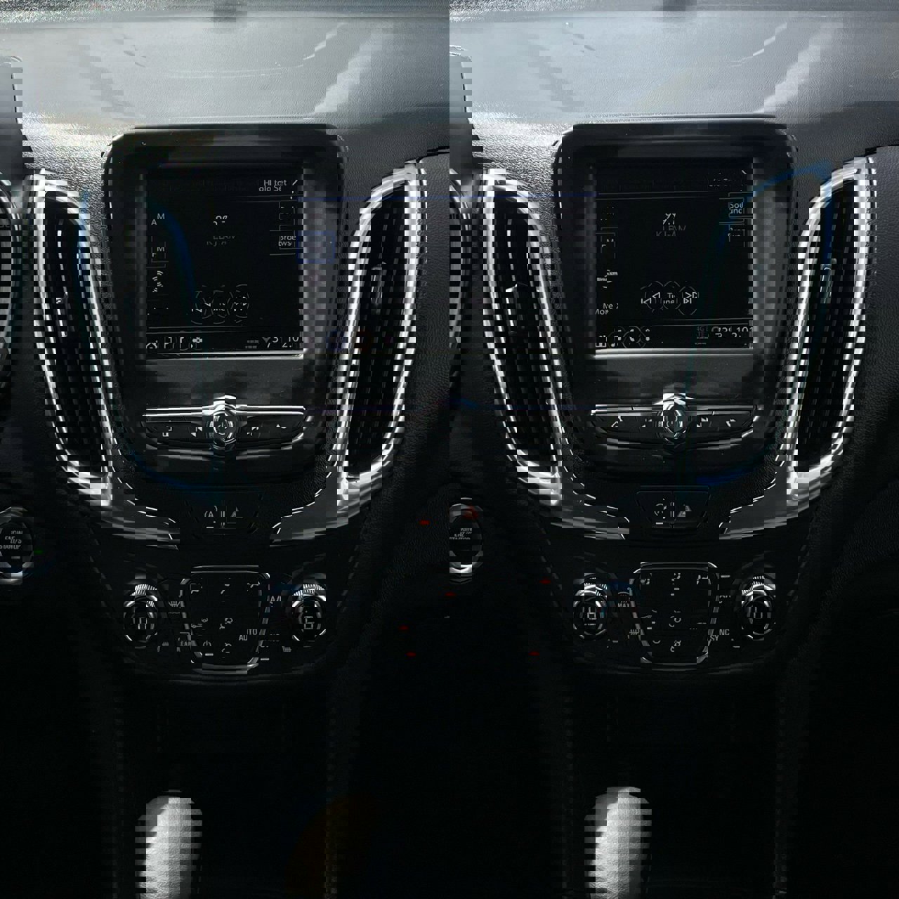 Used 2024 Chevrolet Equinox LT image 18