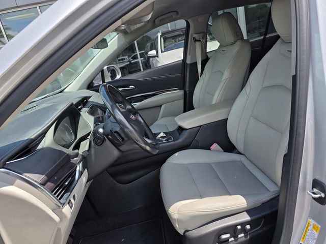 Used 2020 Cadillac XT4 Luxury w/ Cold Weather Package FWD image 11