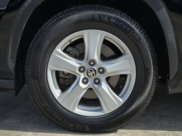 Used 2021 Toyota Highlander LE image 14