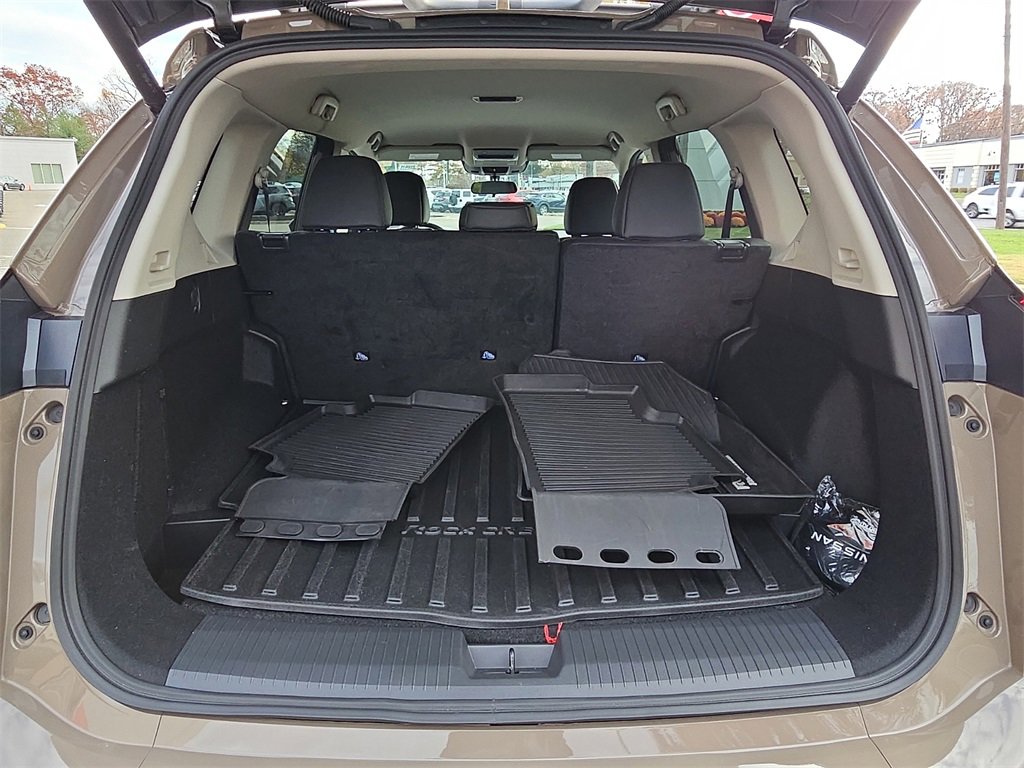 Certified 2025 Nissan Rogue SV image 31