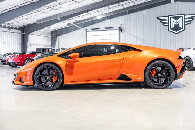 Used 2020 Lamborghini Huracan EVO AWD/4WD image 3