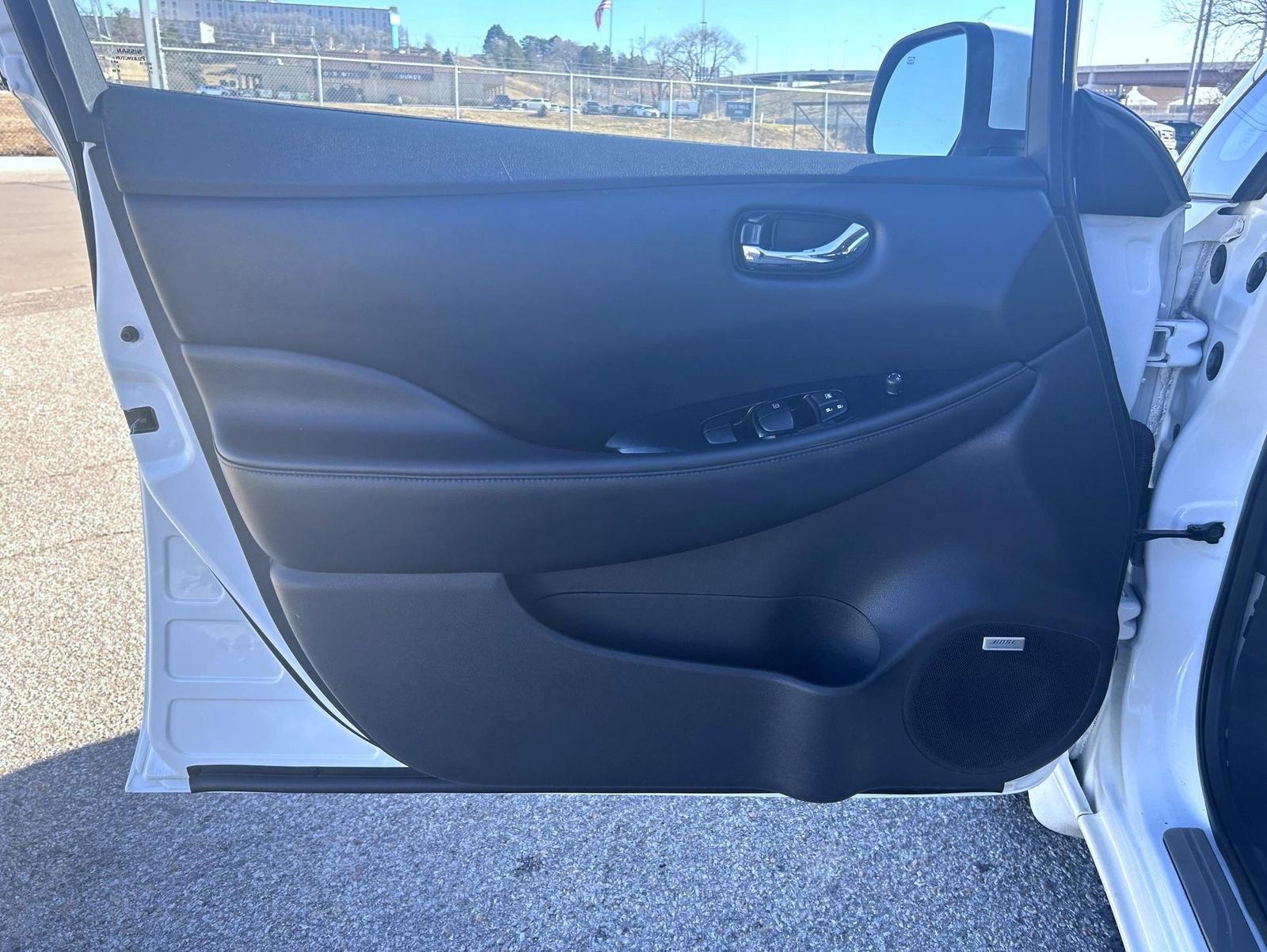 Used 2015 Nissan Leaf SL w/ Premium Package image 9