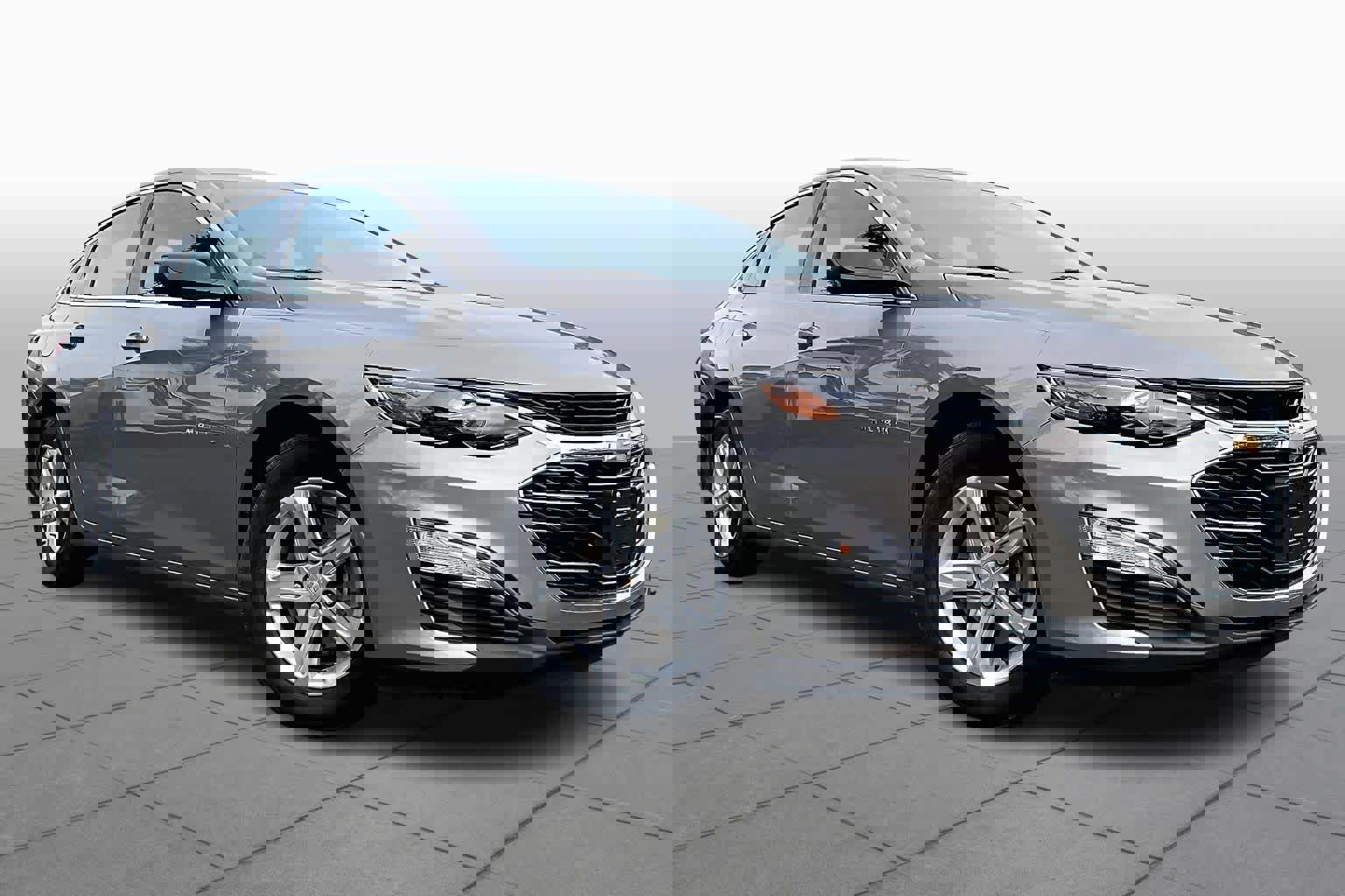 Used 2022 Chevrolet Malibu LS image 2