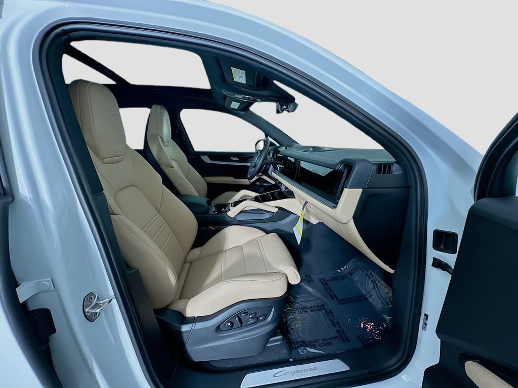 Certified 2026 Porsche Cayenne AWD/4WD image 31