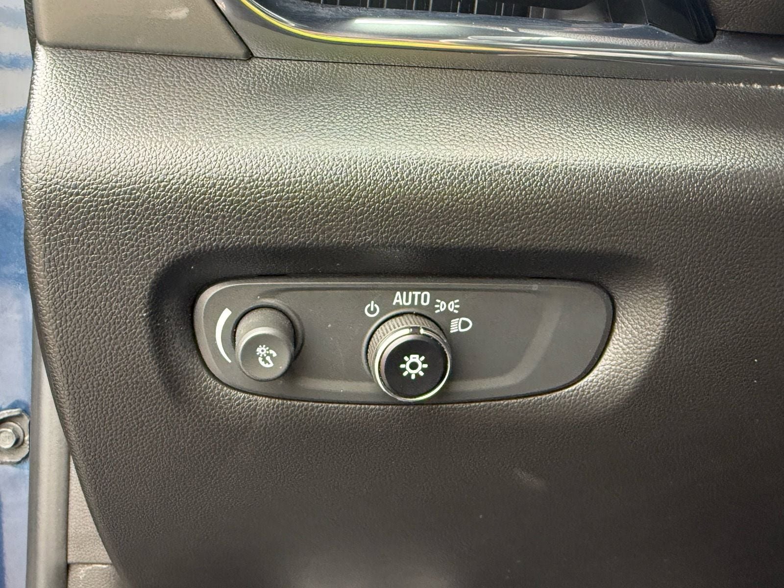 Used 2023 Chevrolet Traverse LT w/ LT Premium Package image 16