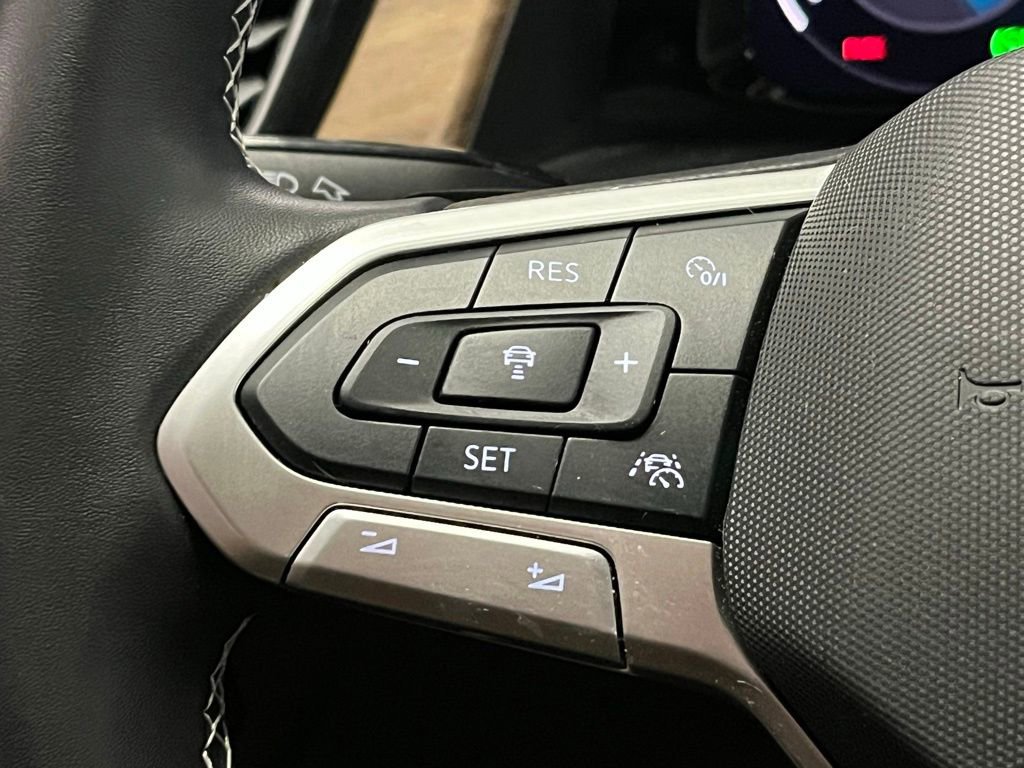 Used 2025 Volkswagen Atlas SE w/ Panoramic Sunroof Package image 28