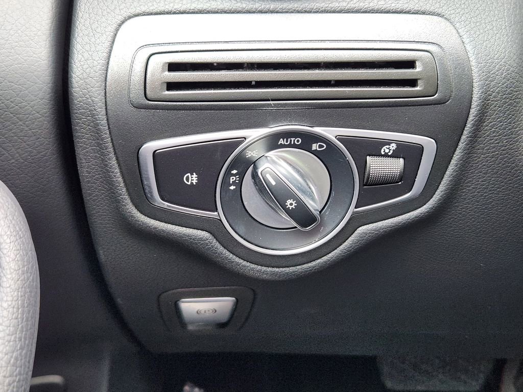 Used 2020 Mercedes-Benz GLC 300 4MATIC image 20